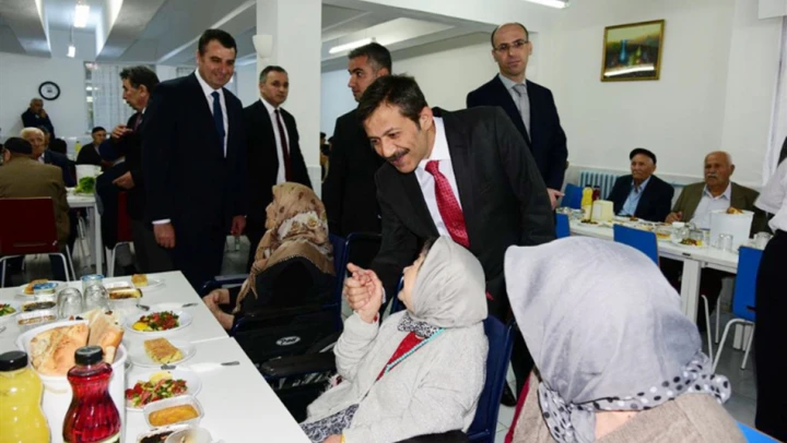'Her derdinizde ve sıkıntınızda bizler buradayız'