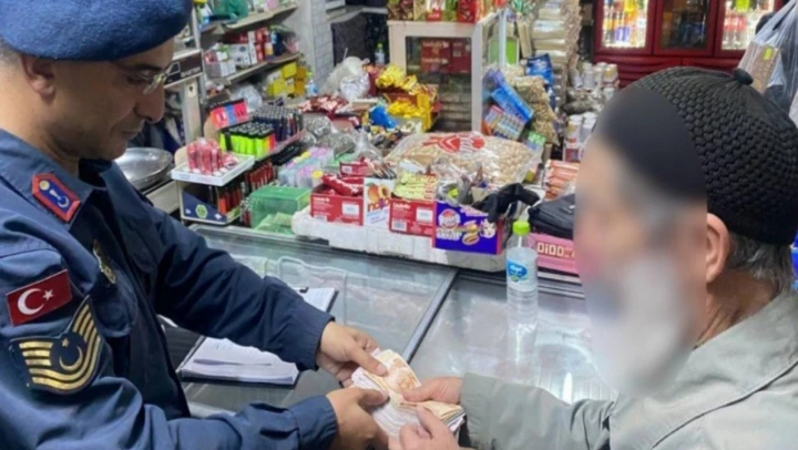 Hırsız güvenlik kamerasına takıldı