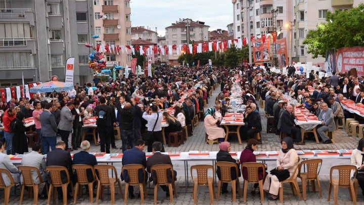 İftar masalarından gönül köprüsü kuruldu