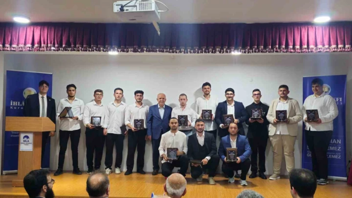 Kastamonu'da Mezuniyet Sevinci