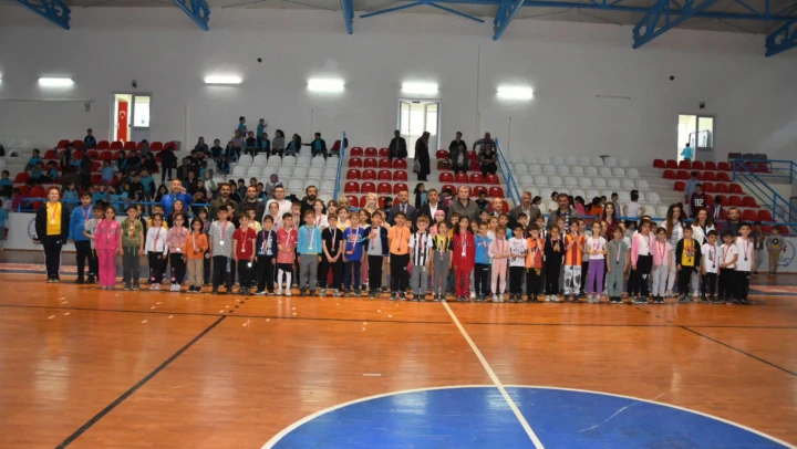 İlkokul Fiziksel Etkinlik Oyunları düzenlendi