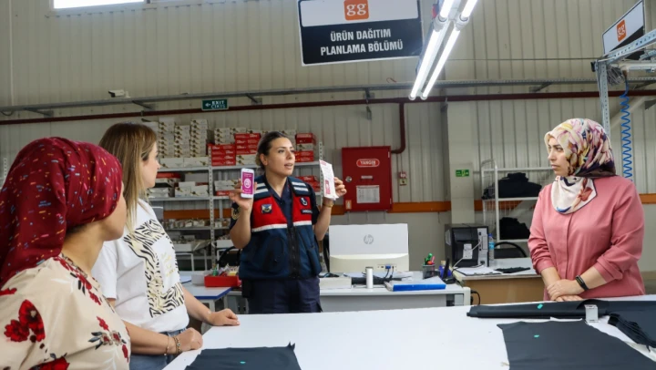 İşçi kadınlar KADES hakkında bilgilendirildi