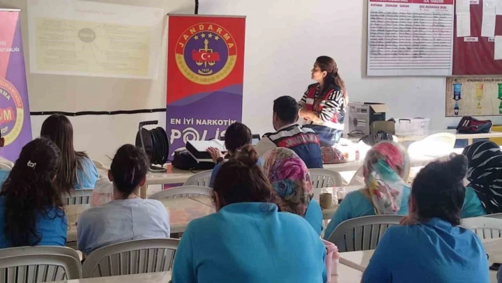 Jandarmadan Annelere Uyuşturucu İle Mücadele Eğitimi