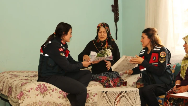 Jandarma'dan moral ziyareti