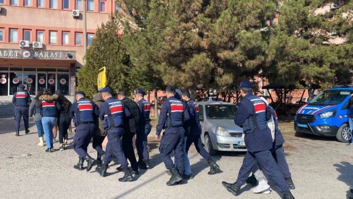 Jandarmadan Uyuşturucu Baskını: 8 Gözaltı