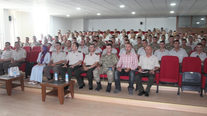 Jandarmalara uyuşturucu ve zararları anlatıldı