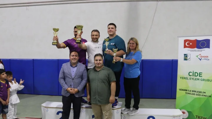 Judo turnuvasında 2'ncilik