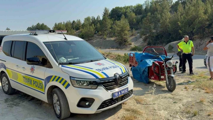 Karabük'te 3 Tekerlekli Motosiklet Devrildi: 6 Kişi Yaralandı