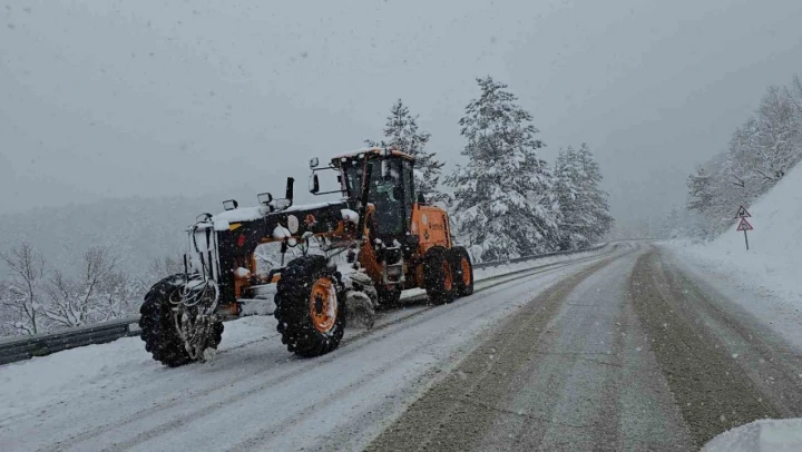 Karabük'te 85 Köy Yolu Ulaşıma Kapandı