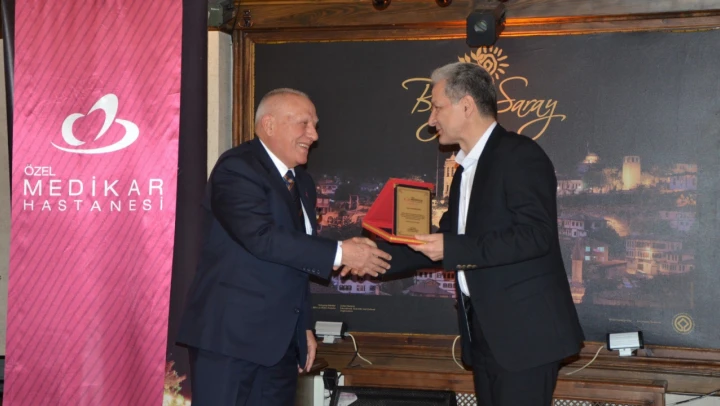 Karabük'te sağlık personellerine plaket verildi