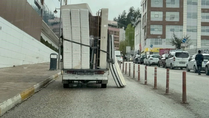 Karabük'te Tehlikeli Taşımacılık Kamerada