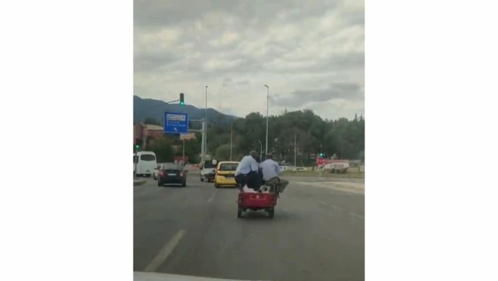 Karabük'te üç tekerli motosikleti dolmuş gibi kullandılar