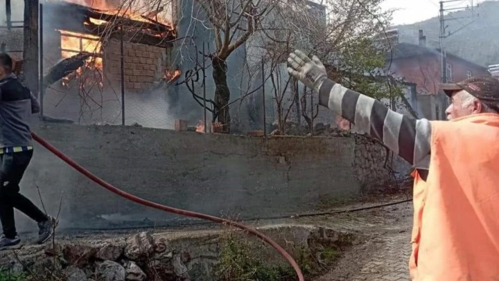 Kargı'da Yangın: 6 Ev Yandı