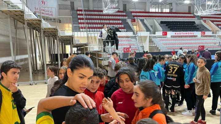 Kastamonu Belediyespor'lu sporculara imza akını