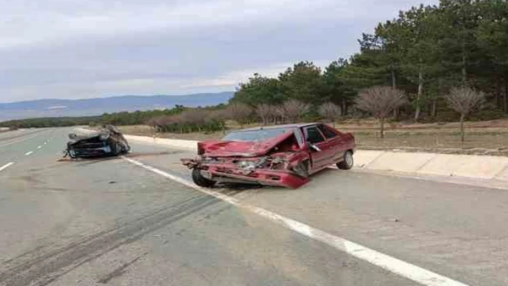 Kastamonu'da iki otomobil çarpıştı, 4 yaralı