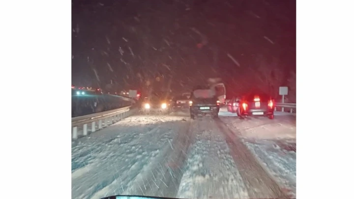Kastamonu'da Yoğun Kar Yağışı: Onlarca Araç Yolda Kaldı
