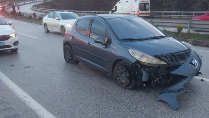 Kastamonu Doğu Çevreyolu'nda kaza, refüje çarptı