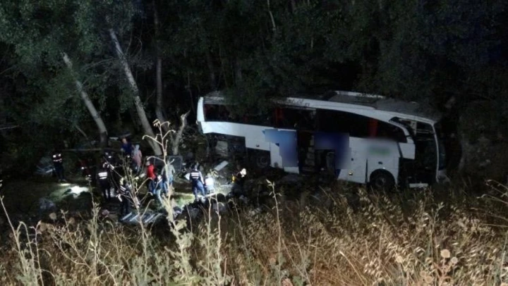 Katliam gibi kaza: 12 ölü 19 yaralı