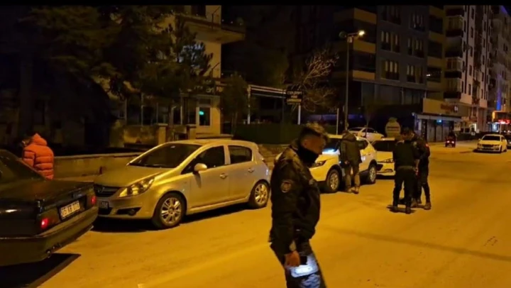 Kavga Sırasında Havaya Ateş Açtı, Ekipleri Harekete Geçirdi