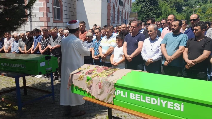 Kazada ölen hamile kadın toprağa verildi