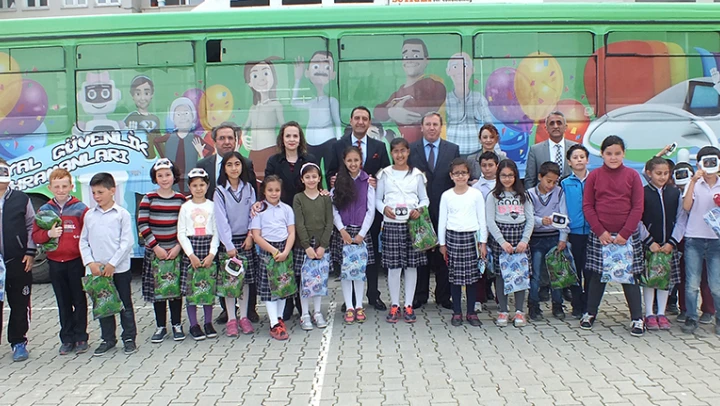 KİT-UP Sosyal Güvenlik Otobüsü miniklerle buluştu