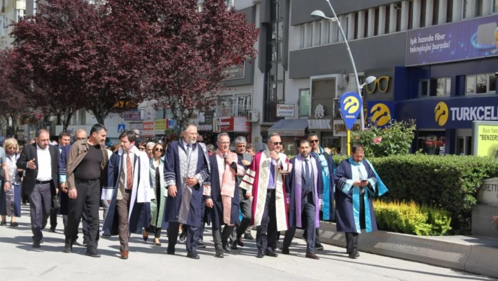 Kortej Yürüyüşü Yoğun İlgi Gördü