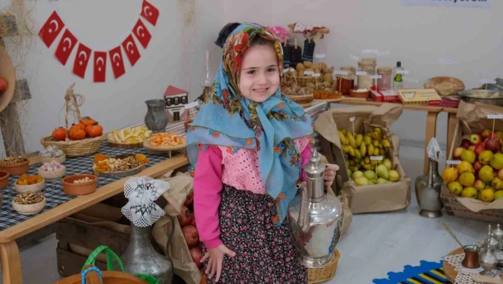Minikler Kolları Sıvadı