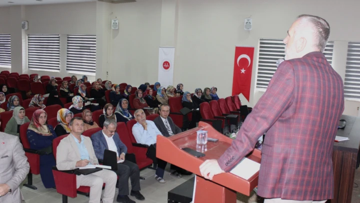 Müftü Derin, Kur'an Kursu Öğreticileri ile buluştu