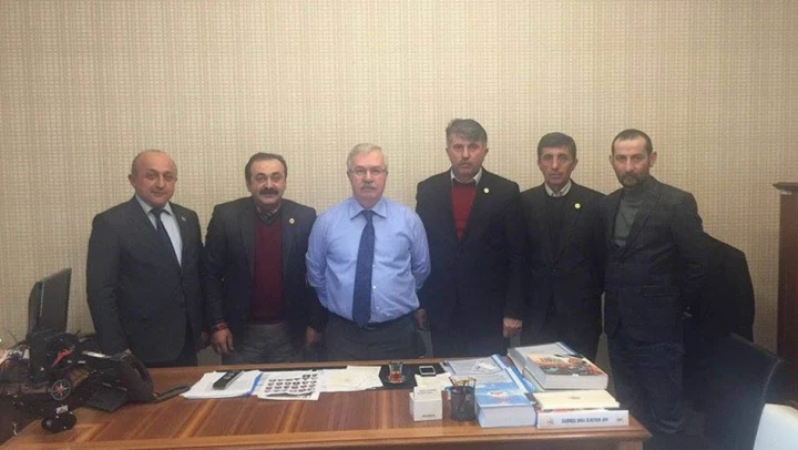 Muhtar ile belediye el ele