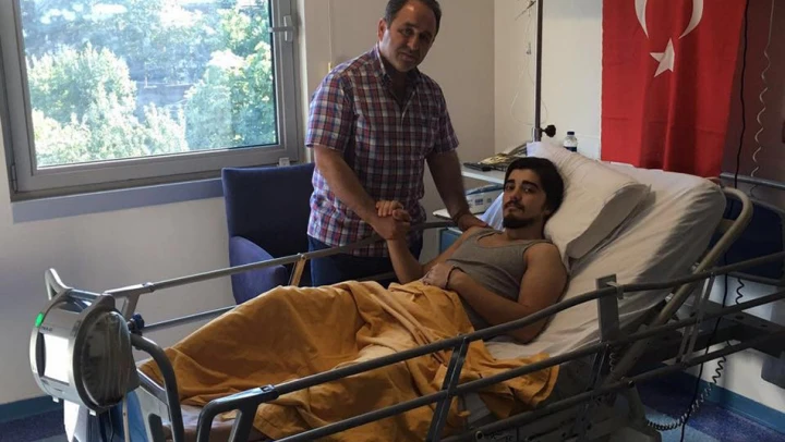 Murat Demir, demokrasi gazilerini ziyaret etti
