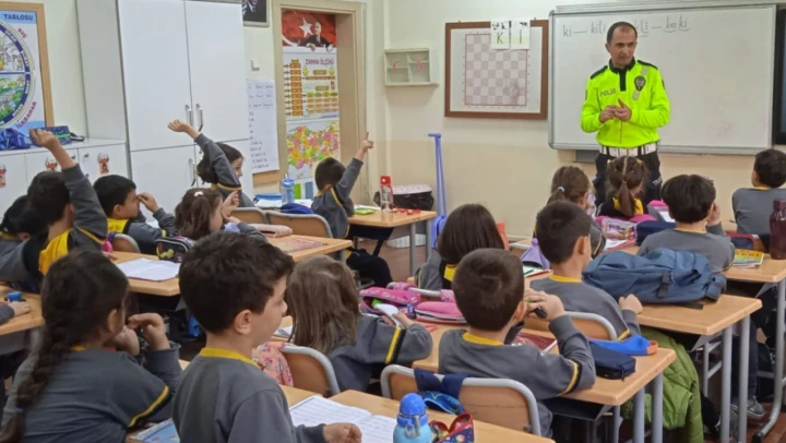 Öğrenciler trafik bilinciyle yetişiyor