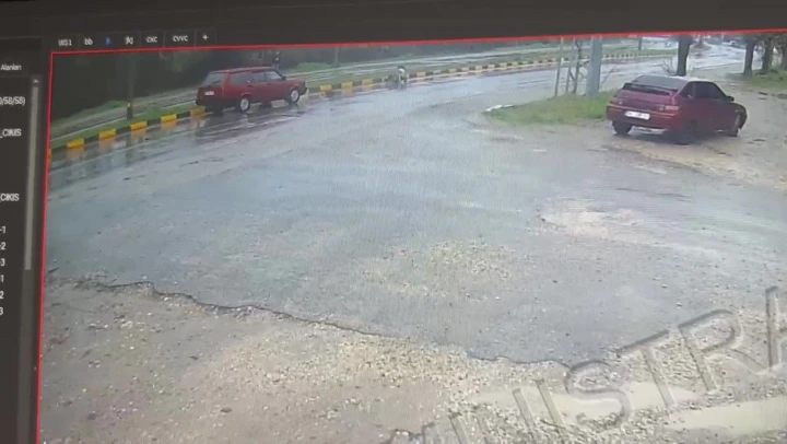 Otomobil Öğretmene Çarptı
