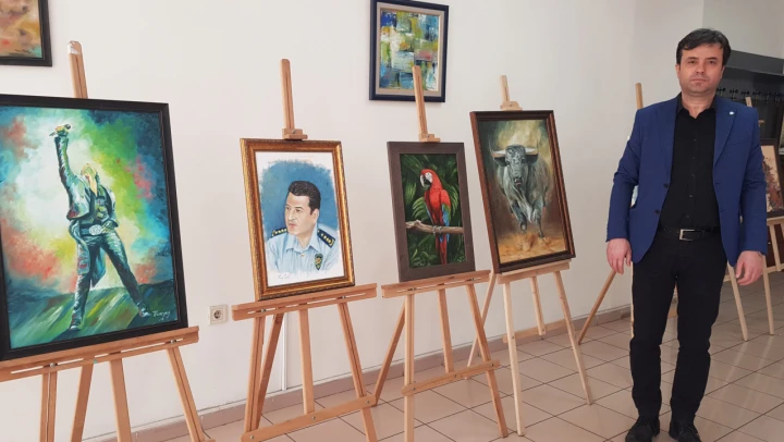 Polis memurundan yağlı boya sergisi