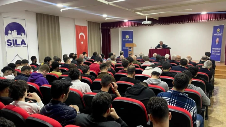 Prof. Dr. Ayvalı Üniversite Öğrencileri ile Buluştu