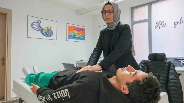 Reiki Uygulamasının Etkisi Araştırılıyor