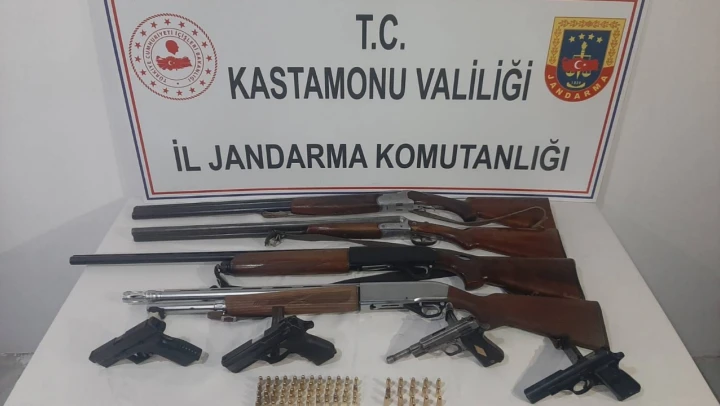 Ruhsatsız Silahlar Ele Geçirildi