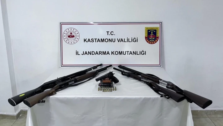 Ruhsatsız Silahlar Ele Geçirildi