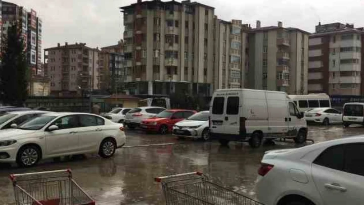 Sağanak yağış etkili oldu