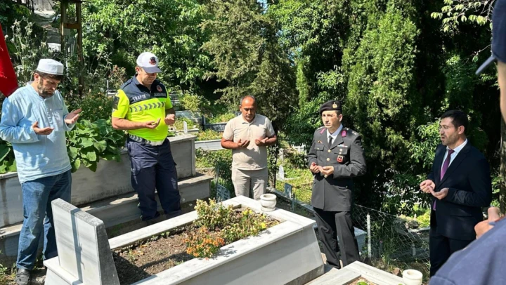 Şehit Yılmazer Kabri Başında Anıldı