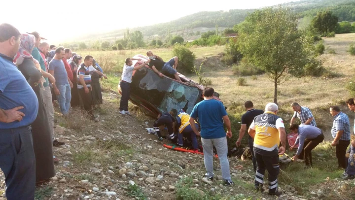 Şenova'da kaza 1 ölü 3 yaralı