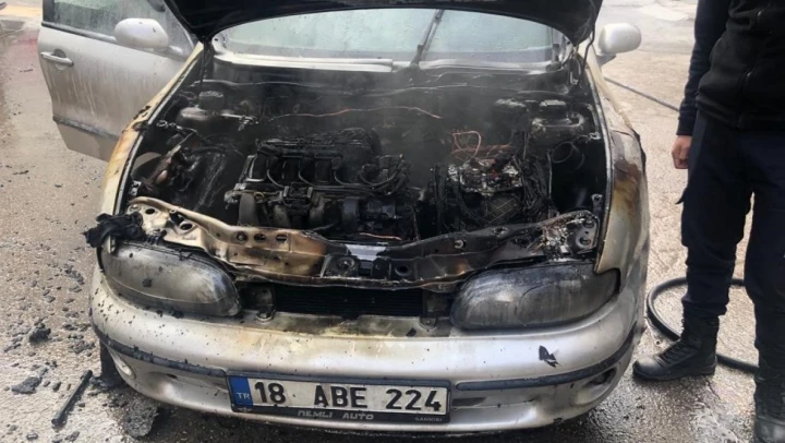Yanan Otomobil Kullanılmaz Hale Geldi