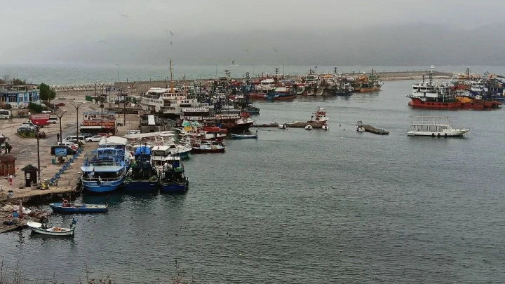 Şiddetli Poyraz Nedeniyle Balıkçı Tekneleri Amasra Limanı'na Sığındı