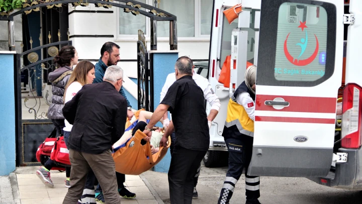 Silah ateş aldı, genç kız bacağından yaralandı