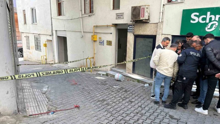Çatıdan Düşerek Hayatını Kaybetti