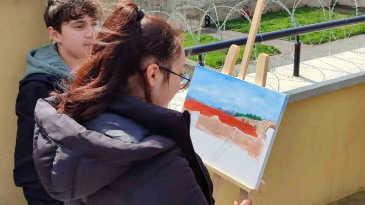 Öğrenciler Tarihi Yapıları Resmetti