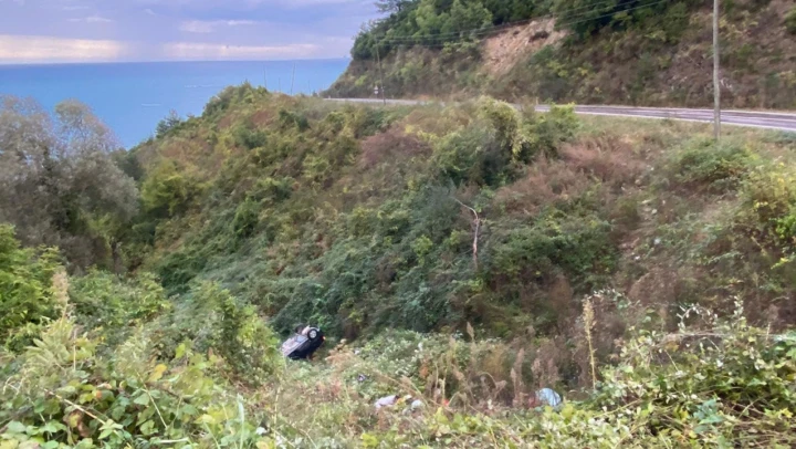 Sinop'ta otomobil 20 metreden uçtu: 3 yaralı