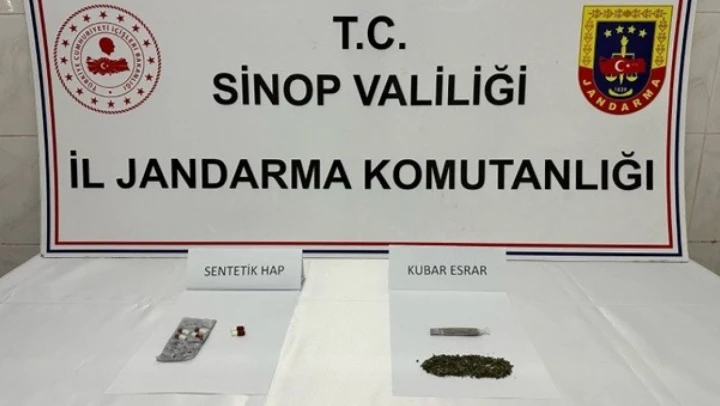 Sinop'ta Şüpheli Araçta Uyuşturucu Ele Geçti: 2 Gözaltı