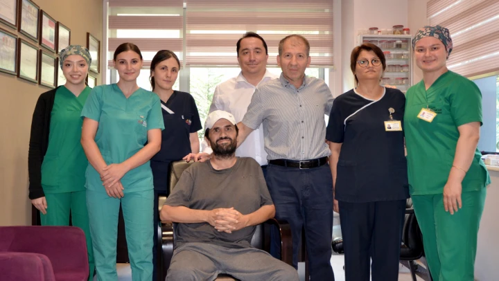 Sırt ağrısı ile gitti Aort damarındaki sızıntıyı başarılı operasyonla durdurdular