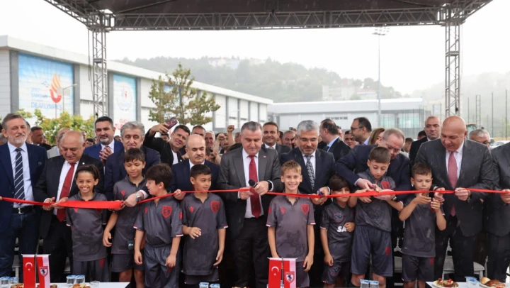 Spor Bakanı Bak, 'Sporcu üretip ihraç etmemiz lazım'
