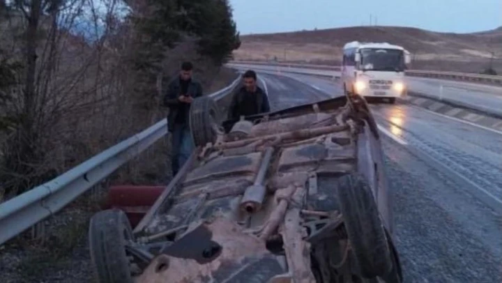 Takla Atan Otomobil Hurdaya Döndü: 2 Yaralı
